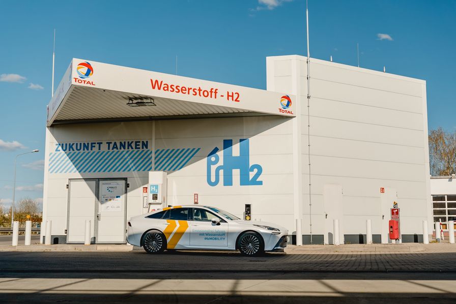 En levant 110 millions d'euros la coentreprise H2 Mobility, va passer son parc de 90 à 300 stations hydrogène en Allemagne, Autriche et Suisse. 